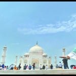 ताजमहल में पर्यटक