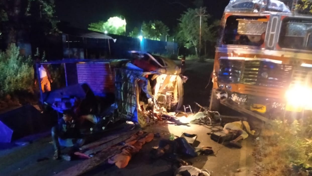 seven died in an accident on Bani mohan marg in Lucknow.
