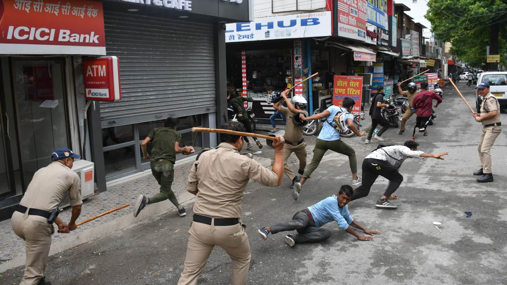 Agnipath Scheme Protest in Uttarakhand, Congress protest against lathi charge on youth in Haldwani, See photos