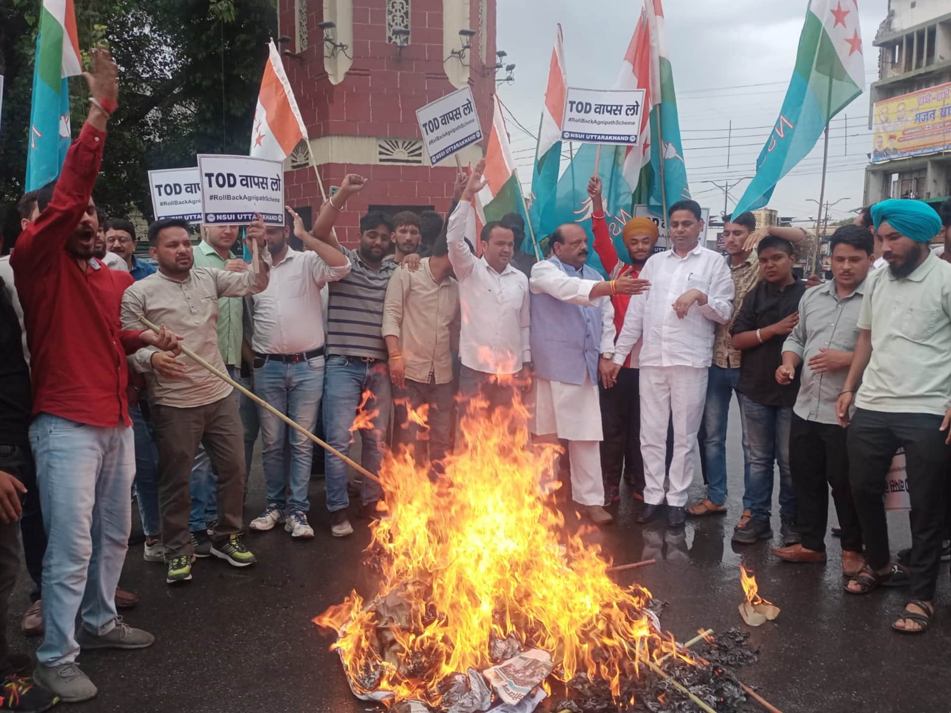 Agnipath Protest in Uttarakhand, Alert in Roorkee, Haridwar, Dehradun, See photos