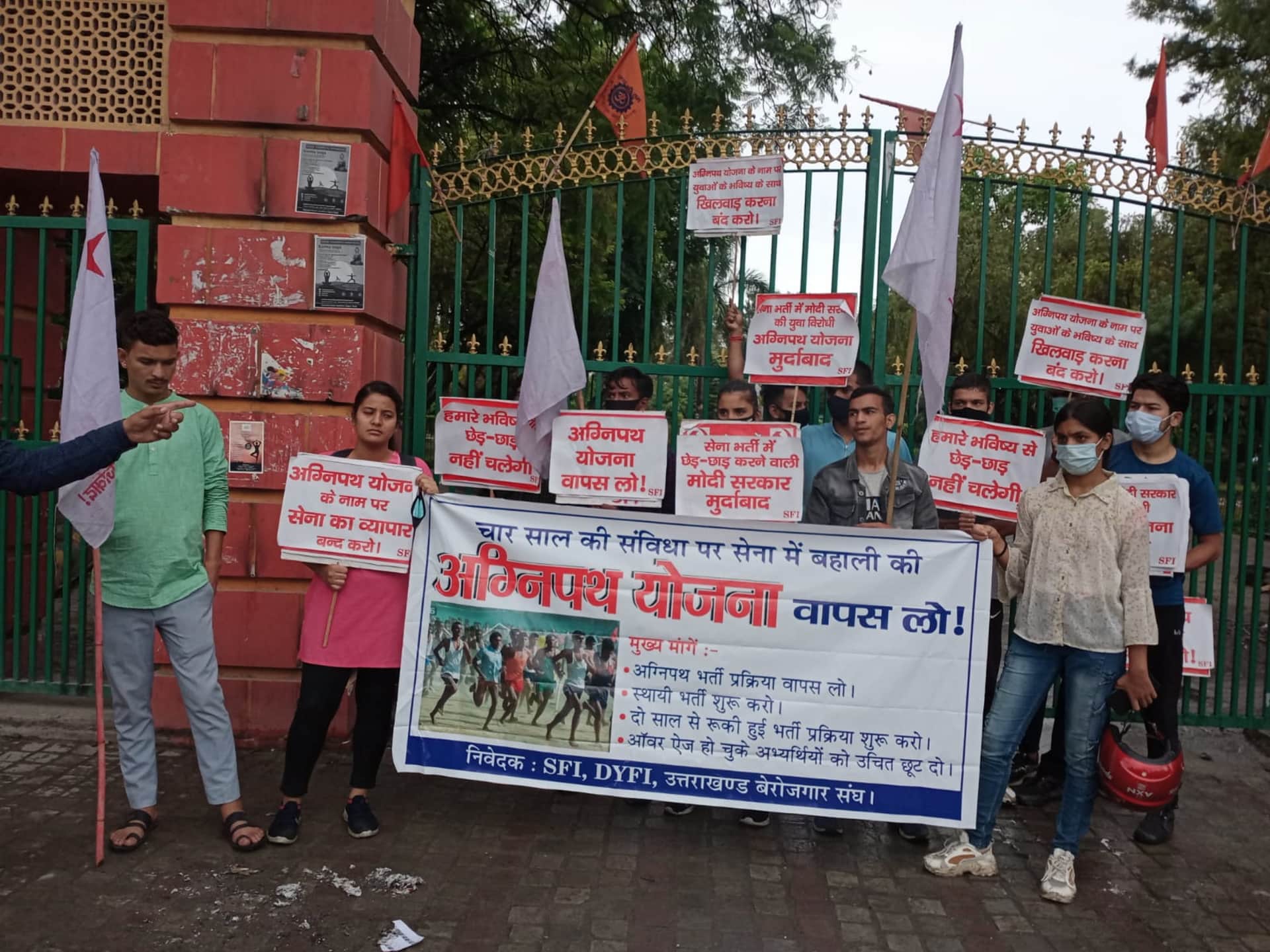 Agnipath Protest in Uttarakhand, Alert in Roorkee, Haridwar, Dehradun, See photos