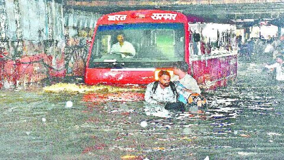 Agra Weather News heavy rain Fall Roads became rivers water entered houses and shops