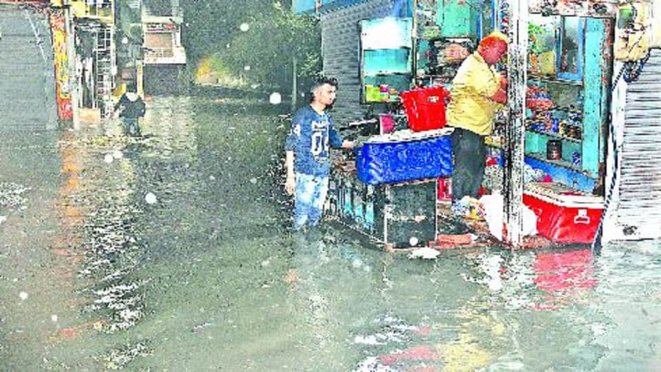 Agra Weather News heavy rain Fall Roads became rivers water entered houses and shops