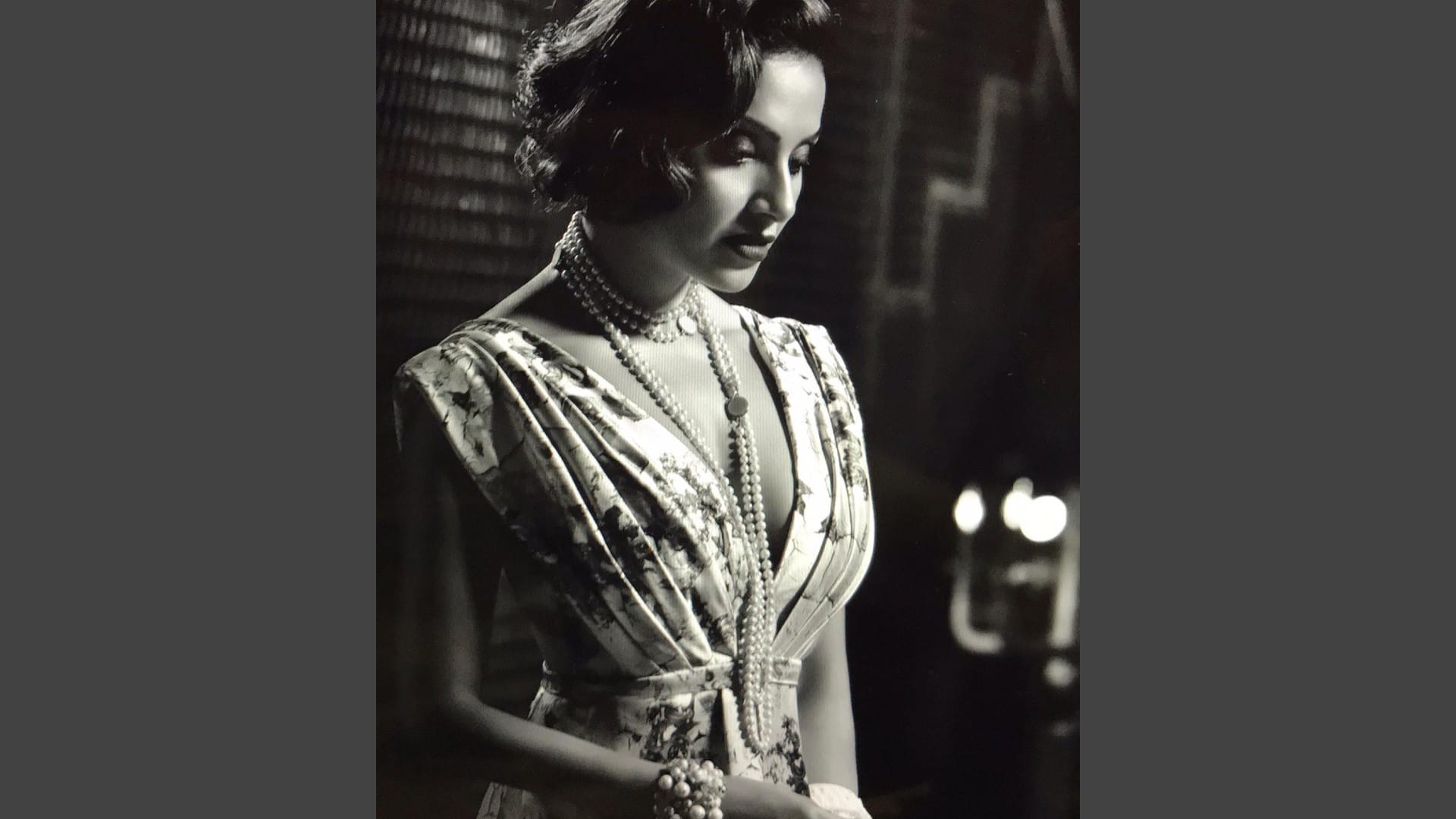 Good Luck Jerry Actress  Janhvi Kapoor  bold look and Sunny Leone glamorous pics today celebrity update in 10 pictures