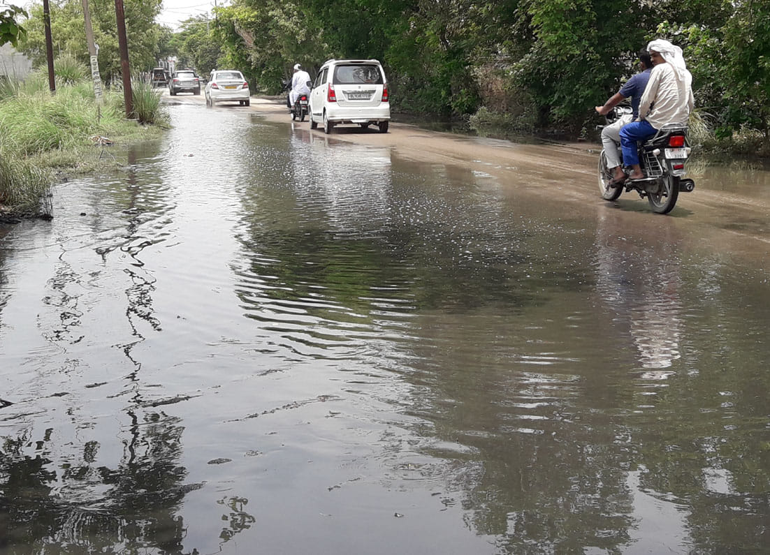 Janata Inter College campus, dirty water of pond filled on the road