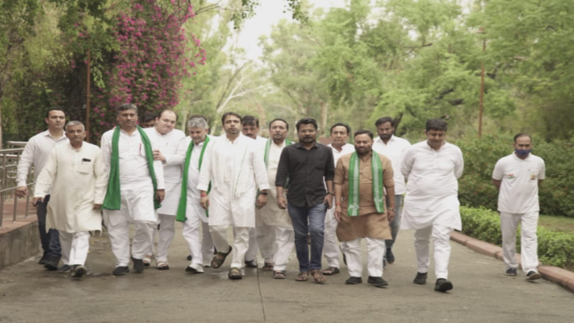 Opposition to Agneepath scheme: Chaudhary Jayant Singh protest along with RLD MLAs demonstrated by observing silence at Kisan Ghat