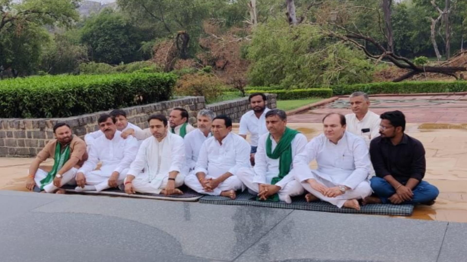Opposition to Agneepath scheme: Chaudhary Jayant Singh protest along with RLD MLAs demonstrated by observing silence at Kisan Ghat