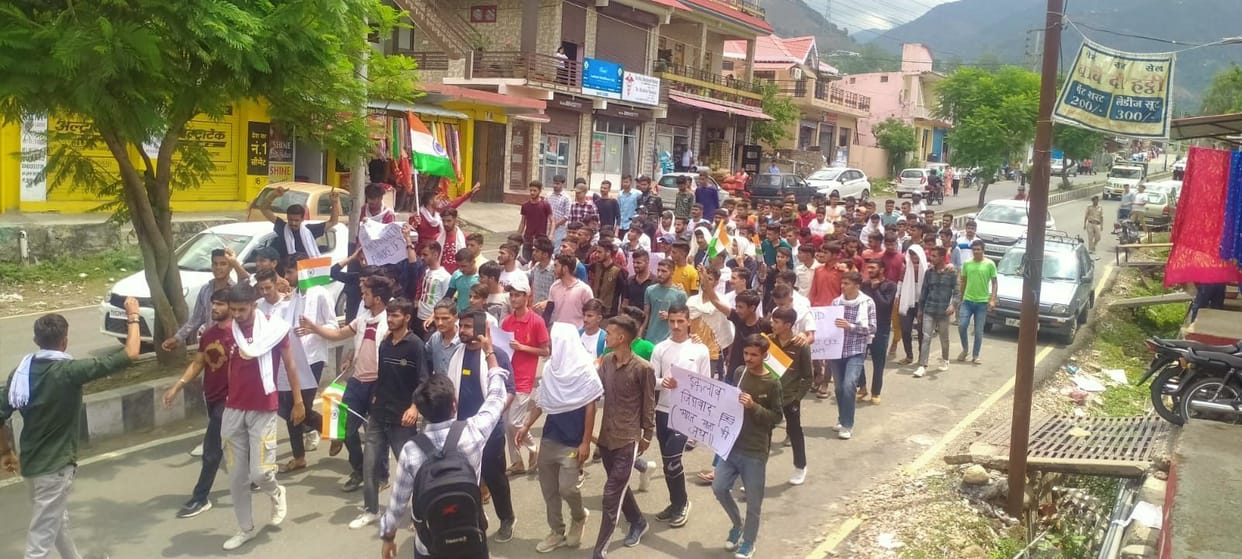 Youth roared in Chamba and Chuvadi against Agneepath scheme