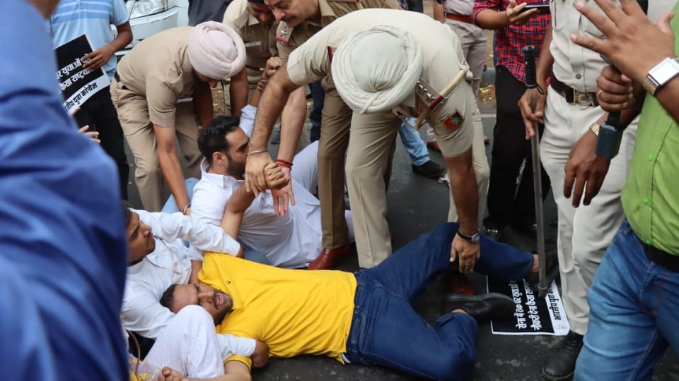 Youth Congress Protest against Agnipath scheme in Chandigarh