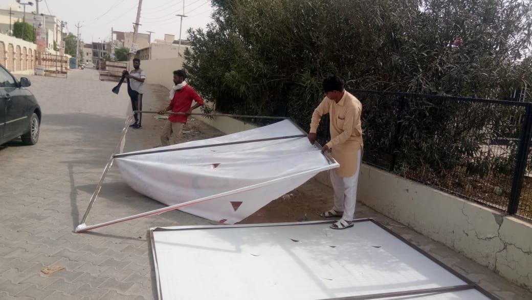 After the protest, the candidate's flax was removed in the city