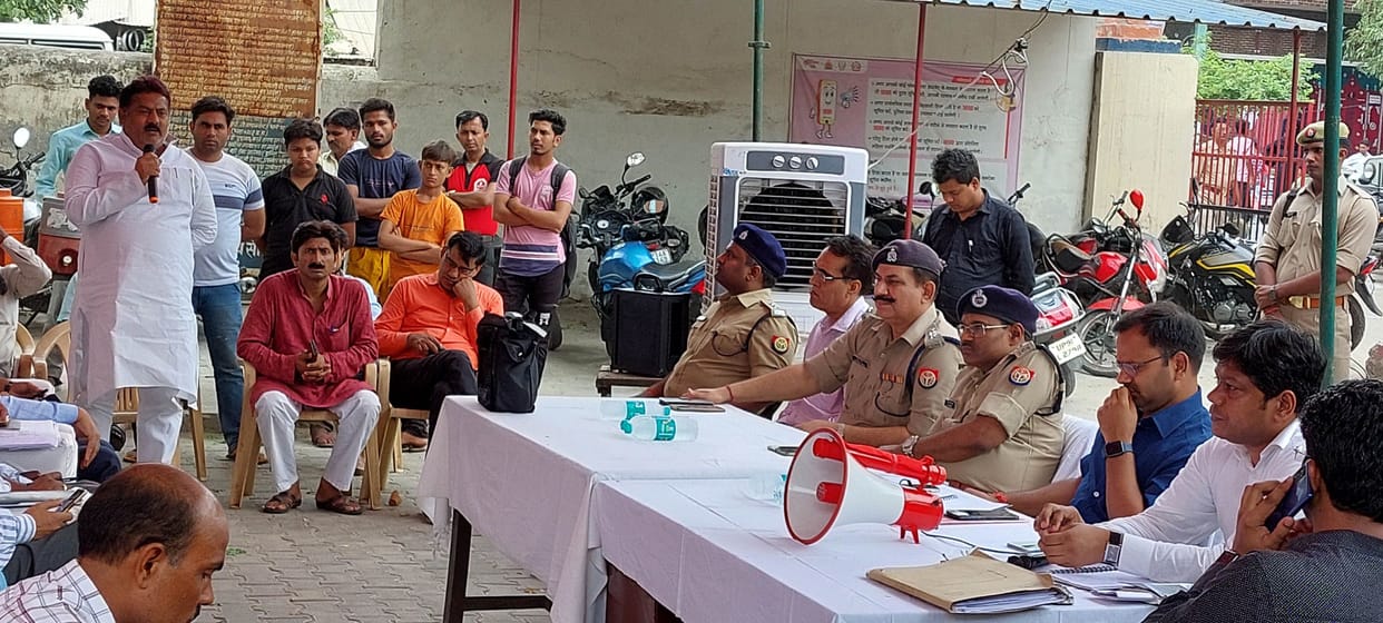 Hathras: Before Namaz, DM-SP took the promise of peace