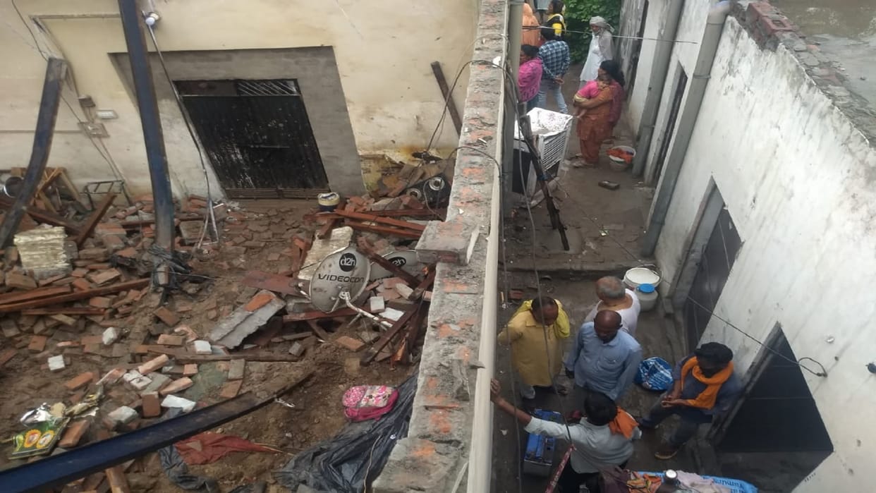 Two including an innocent girl died after the roof of the house collapsed due to rain in Ludhiana