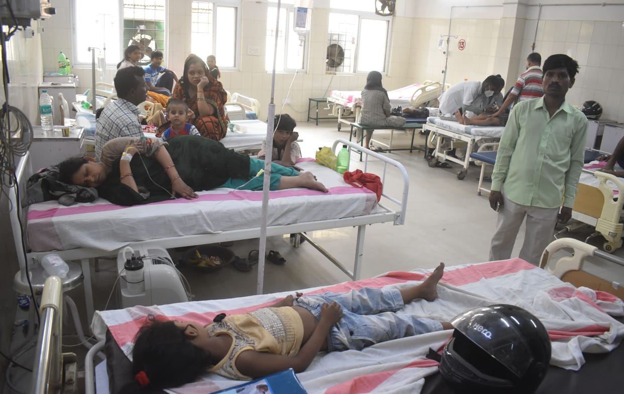 Woman dies of fever, nine patients suffering from vomiting diarrhea admitted