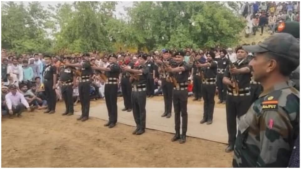 Last Rites Of Martyr Kumbhakaran Singh Performed With State Honours In Taranagar of Churu Rajasthan