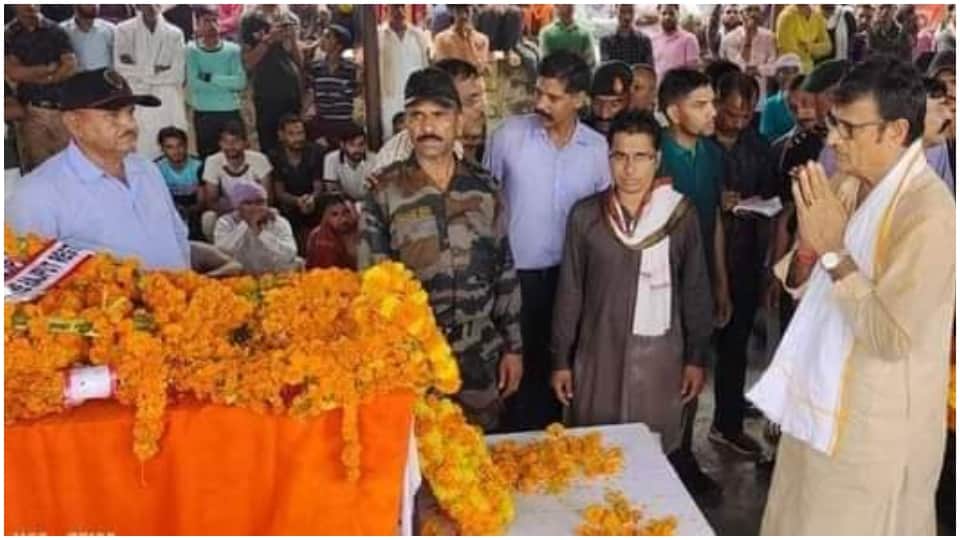 Last Rites Of Martyr Kumbhakaran Singh Performed With State Honours In Taranagar of Churu Rajasthan