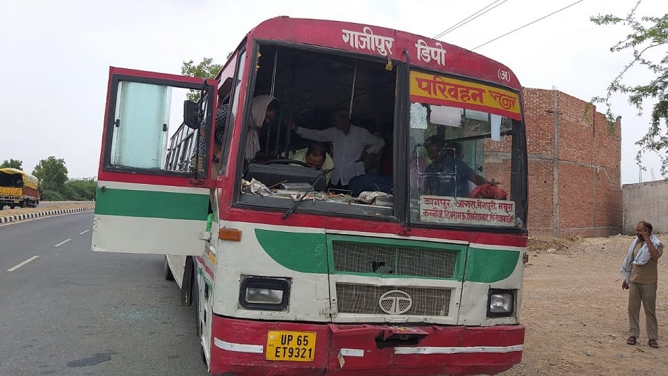 Agneepath Scheme Protest Stone Pelting On bus in mainpuri