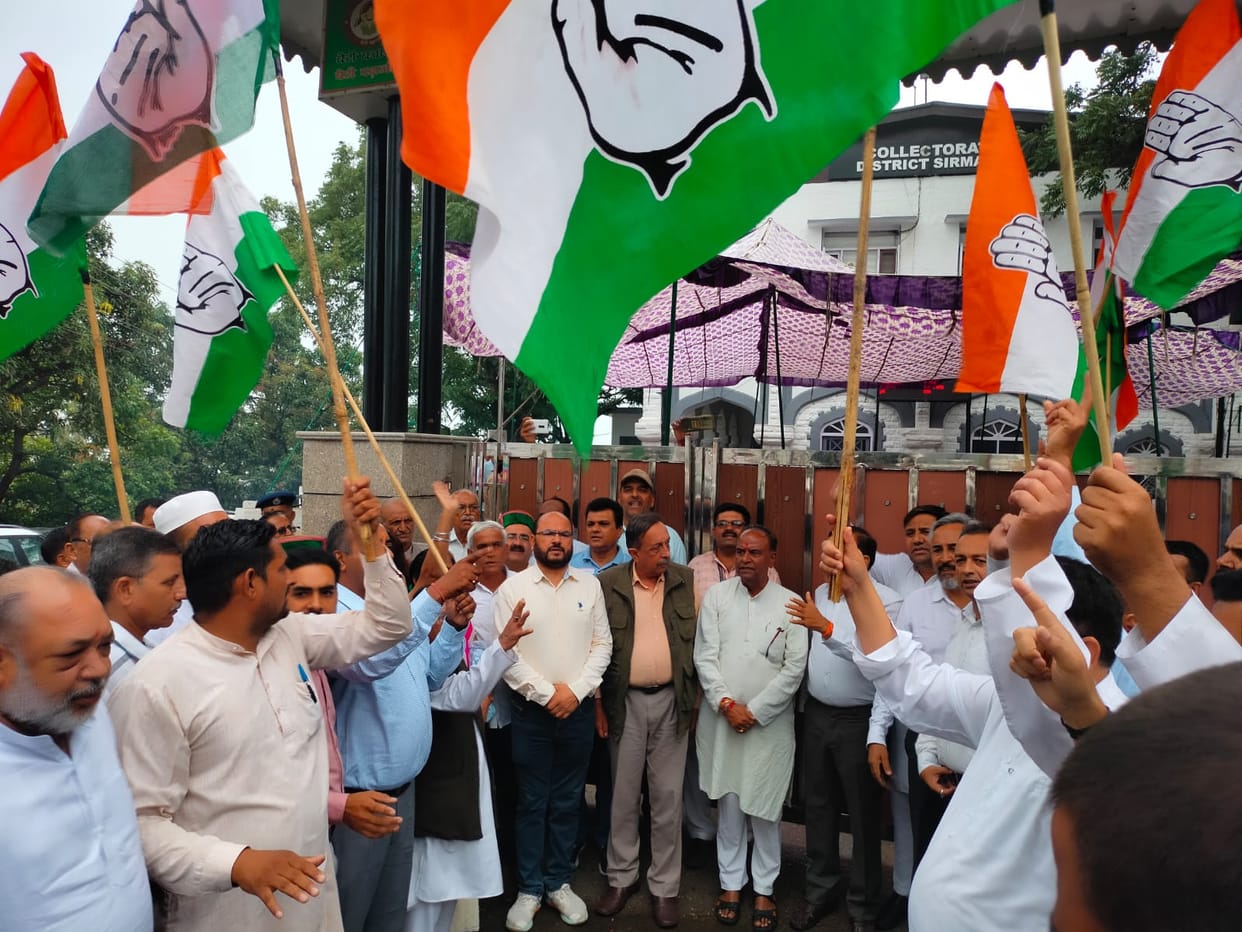sirmaur congress organised pradarsan in nahan against center govt