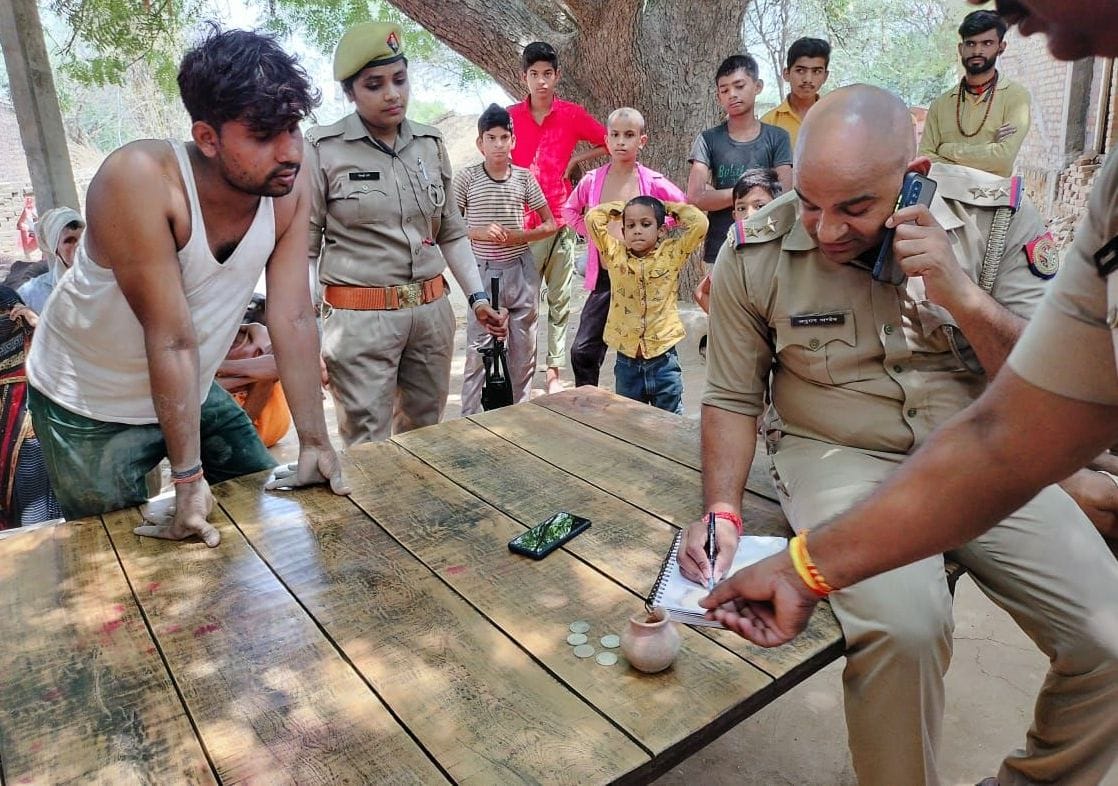 Kanpur Dehat : Silver coins found in excavation of house, police took possession
