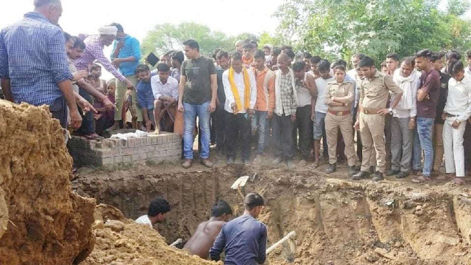 Two and a half year old child dies after getting trapped in tube well pipe in Agra