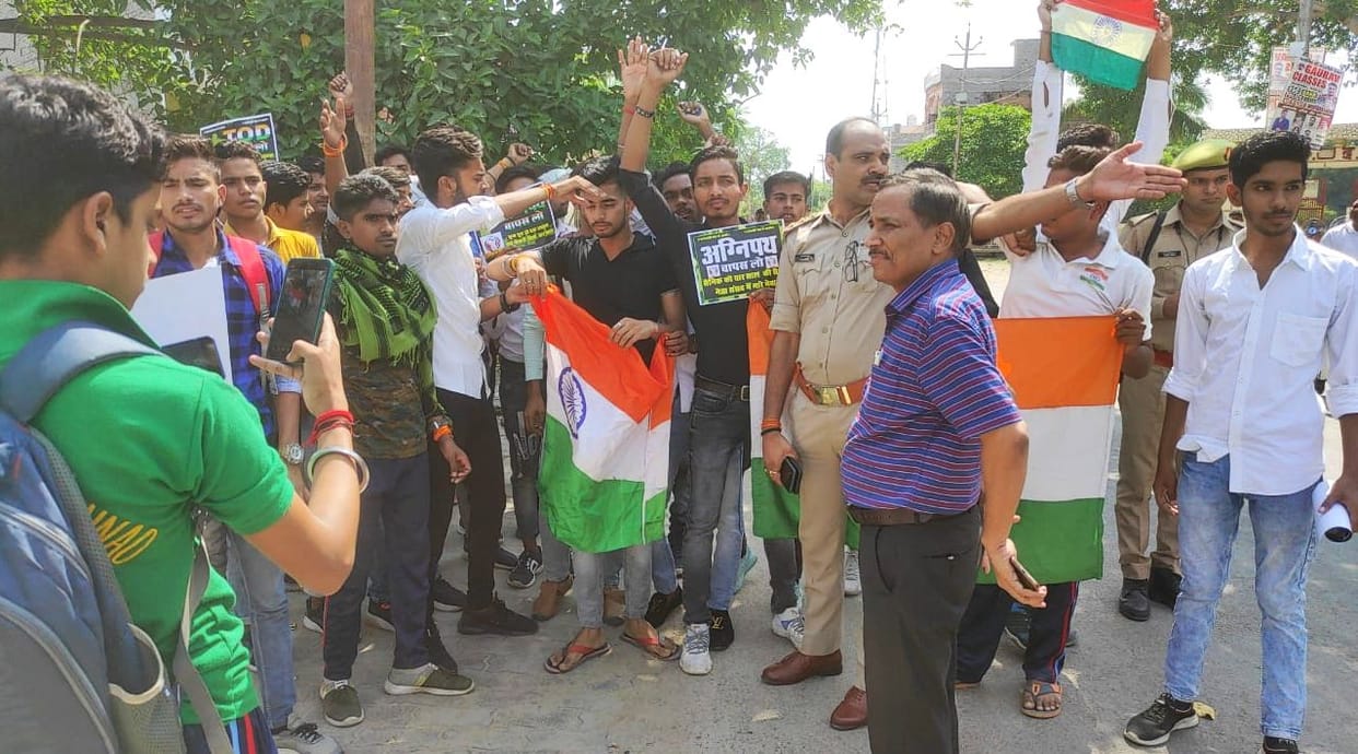 Youth took to the streets in protest against Agneepath