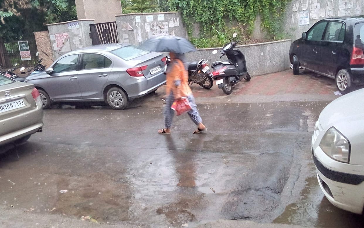 Megha, Ganaur, Gohana and Khanpur remained dry in Sonipat and Rai with strong winds