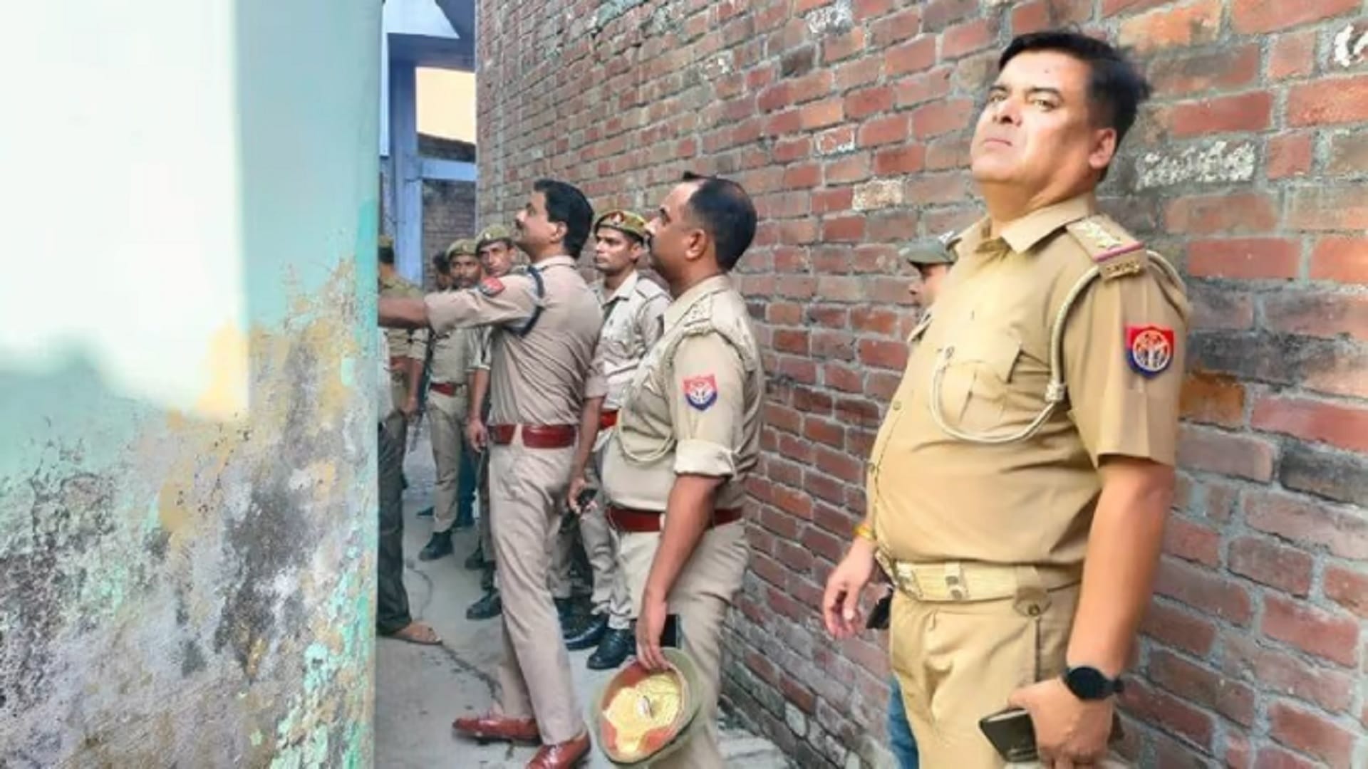 shahjahanpur murder The woman reading Namaz was killed by a neighboring youth with a sharp weapon