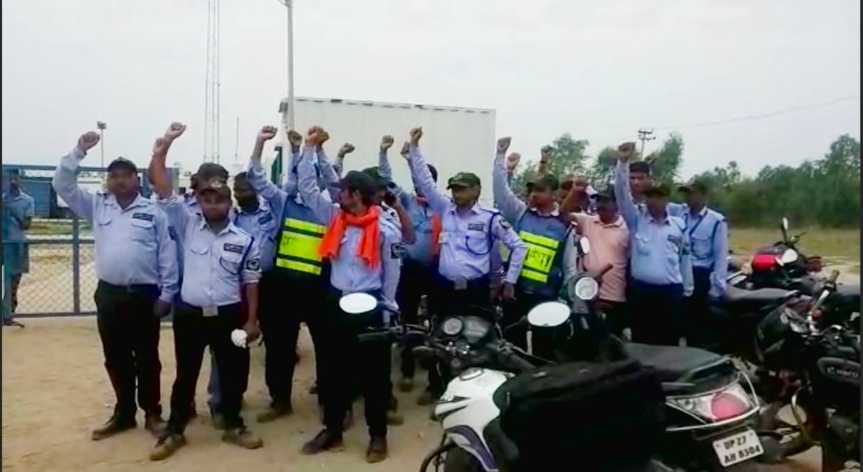 Policemen beat guards for stopping them from loading solar plates