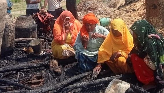 Kanpur Dehat: House caught fire, 30 thousand cash and goods ashes, nine goats died