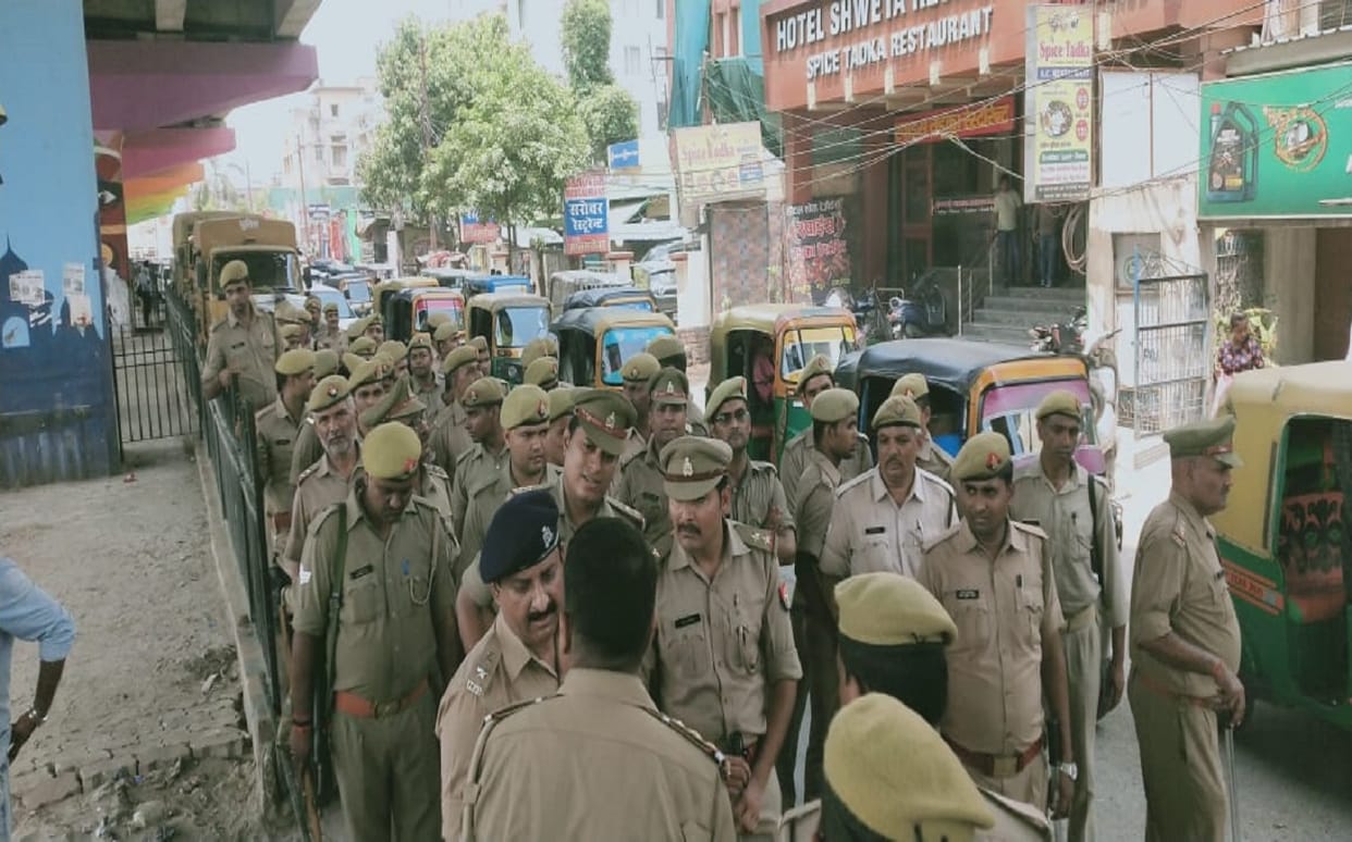 Agnipath Yojana Protest High Alert in varanasi railway stations and roadways  police checking hotels