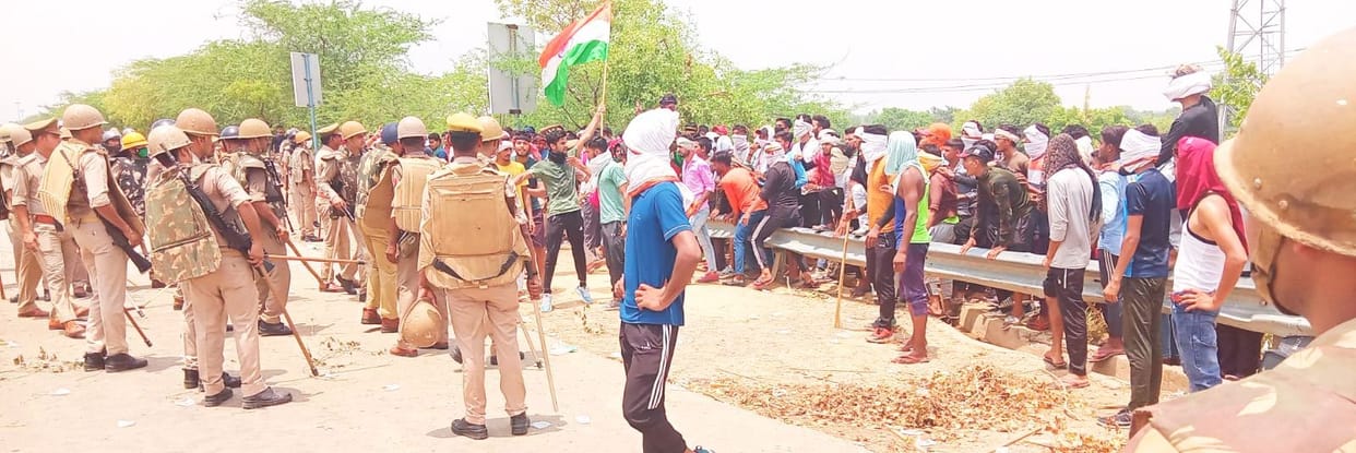 Violence on Jewar-Khurja road in protest against Agneepath, broke the windows of vehicles