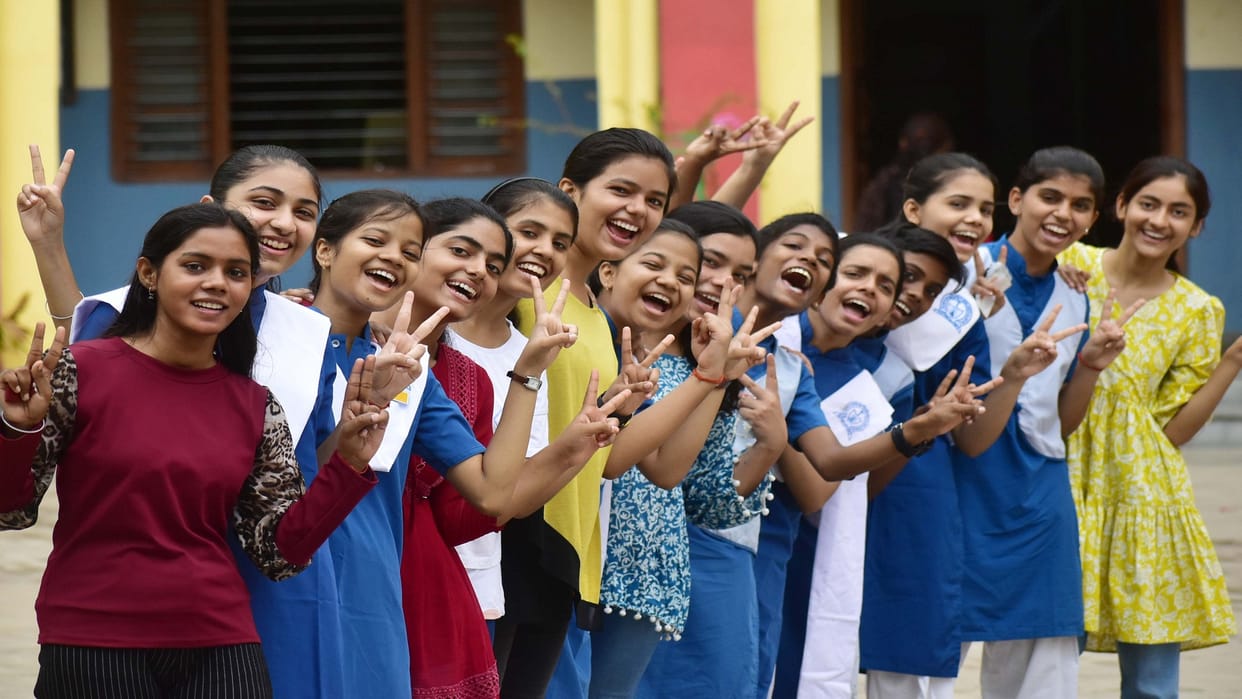 UP Board 12th Result 2022: 89.93 percent in high school and 90.74 percent in intermediate in the district