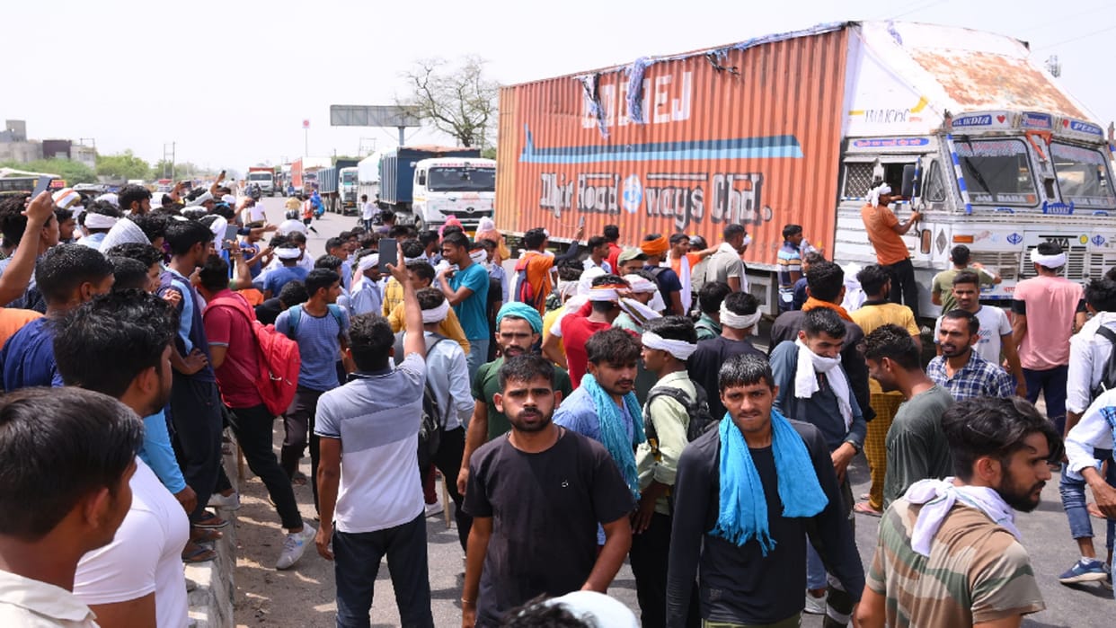 Youth from 13 villages took to the road against Agneepath