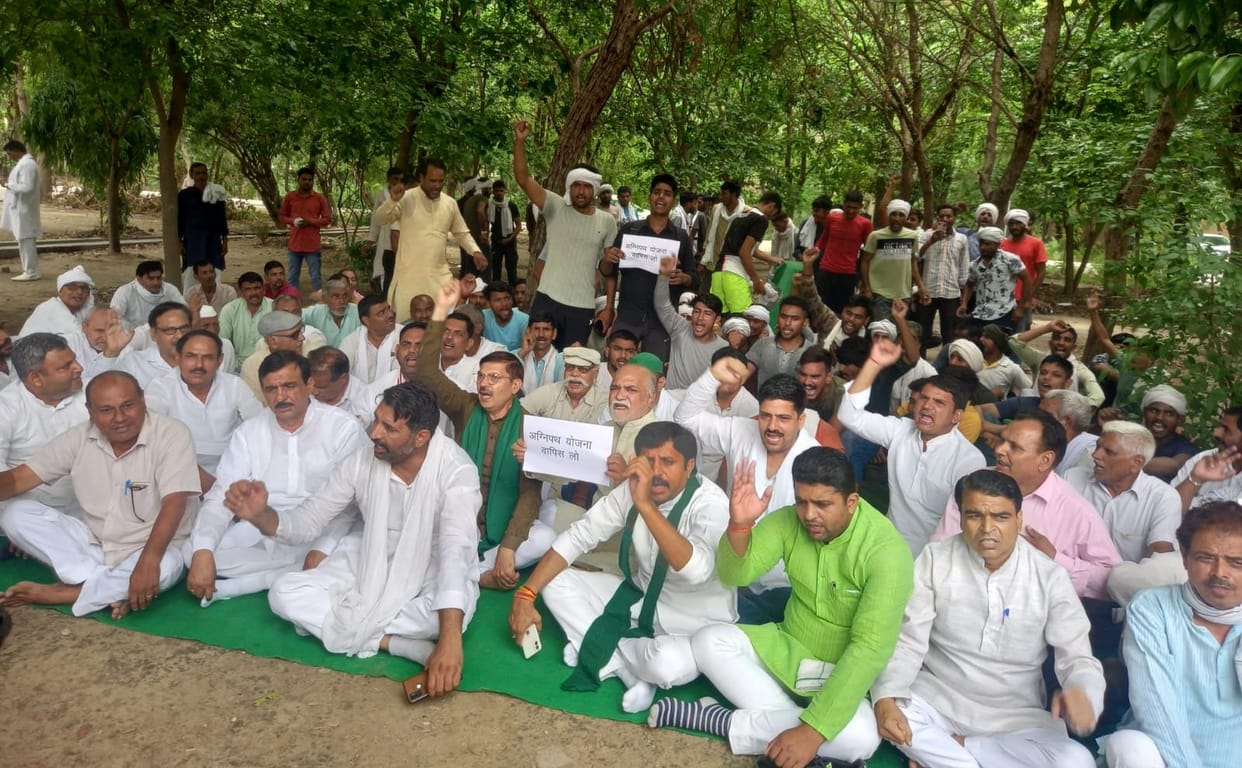 Agneepath protest, uproar in Collectorate