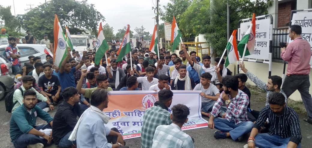 youth strike in ponta sahib againt center govt agnipath yojna