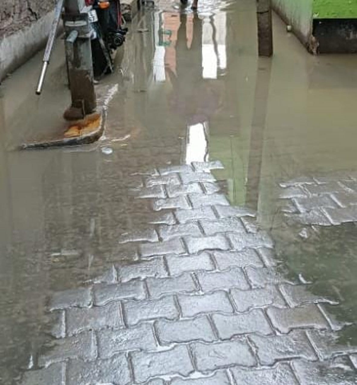 people of jain colony upset due to water logging problem
