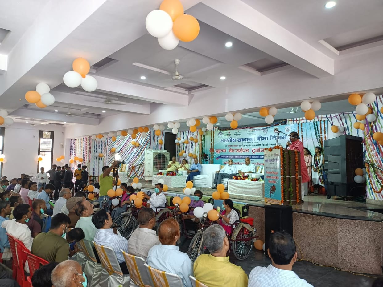 Disabled Aid Organization And Amar Ujala Foundation gave 151 battery operated tricycle to divyang