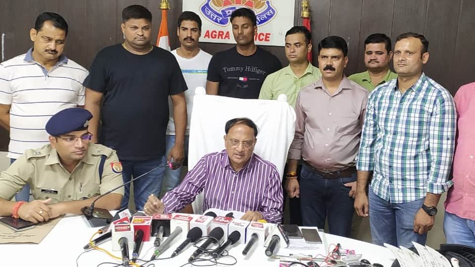 agra police caught vehicle thief gang for stealing five hundred cars