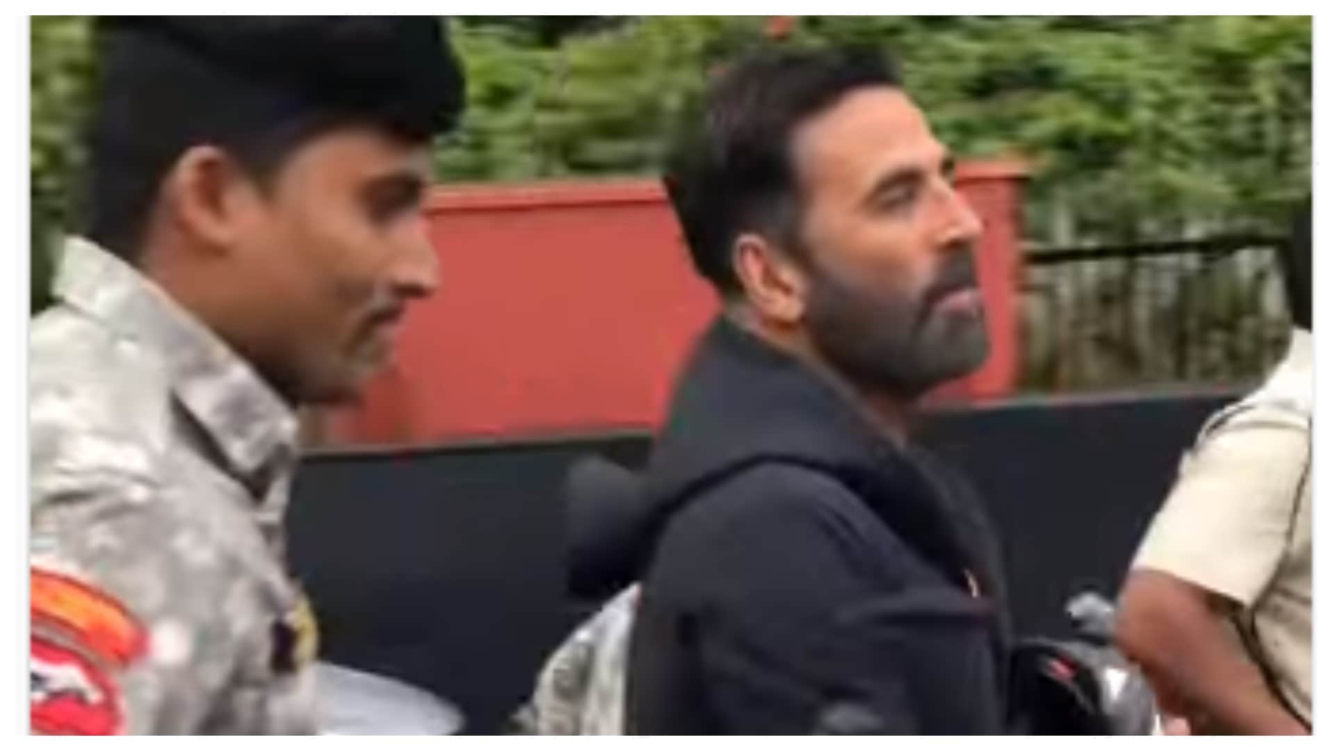 Akshay Kumar runs at Marine Drive in the early morning Mumbai Police event fans praises him