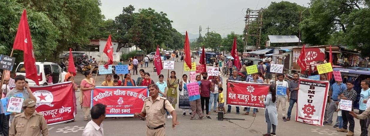 Central government's effigy burnt in protest against Agneepath