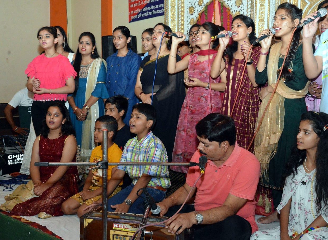 Artists create magic in Sangeet Sarita
