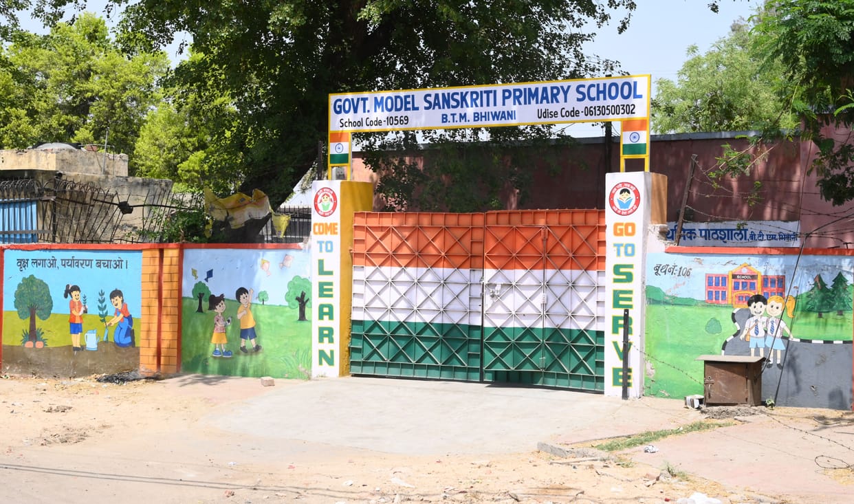 How to come top students of government schools, books to wear, not to read uniforms