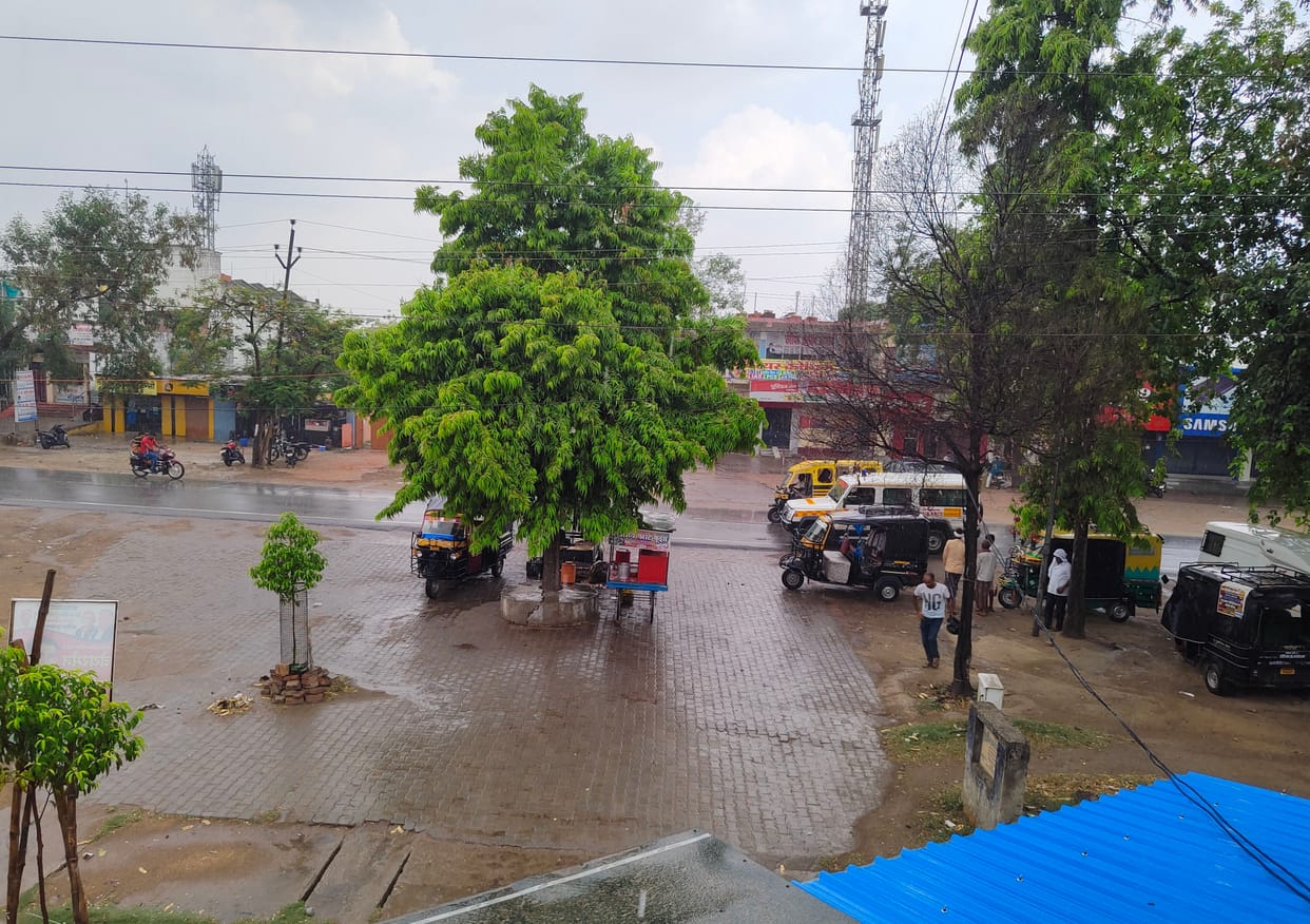 Somewhere it is drizzling, somewhere it rains, there is a guard of humidity