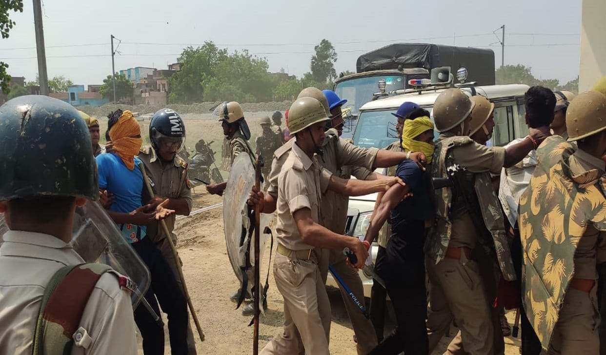 Agnipath Protest Ruckus in Ghazipur even today youth pelted stones tried to jam railway track