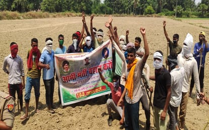 Agnipath Protest Ruckus in Ghazipur even today youth pelted stones tried to jam railway track