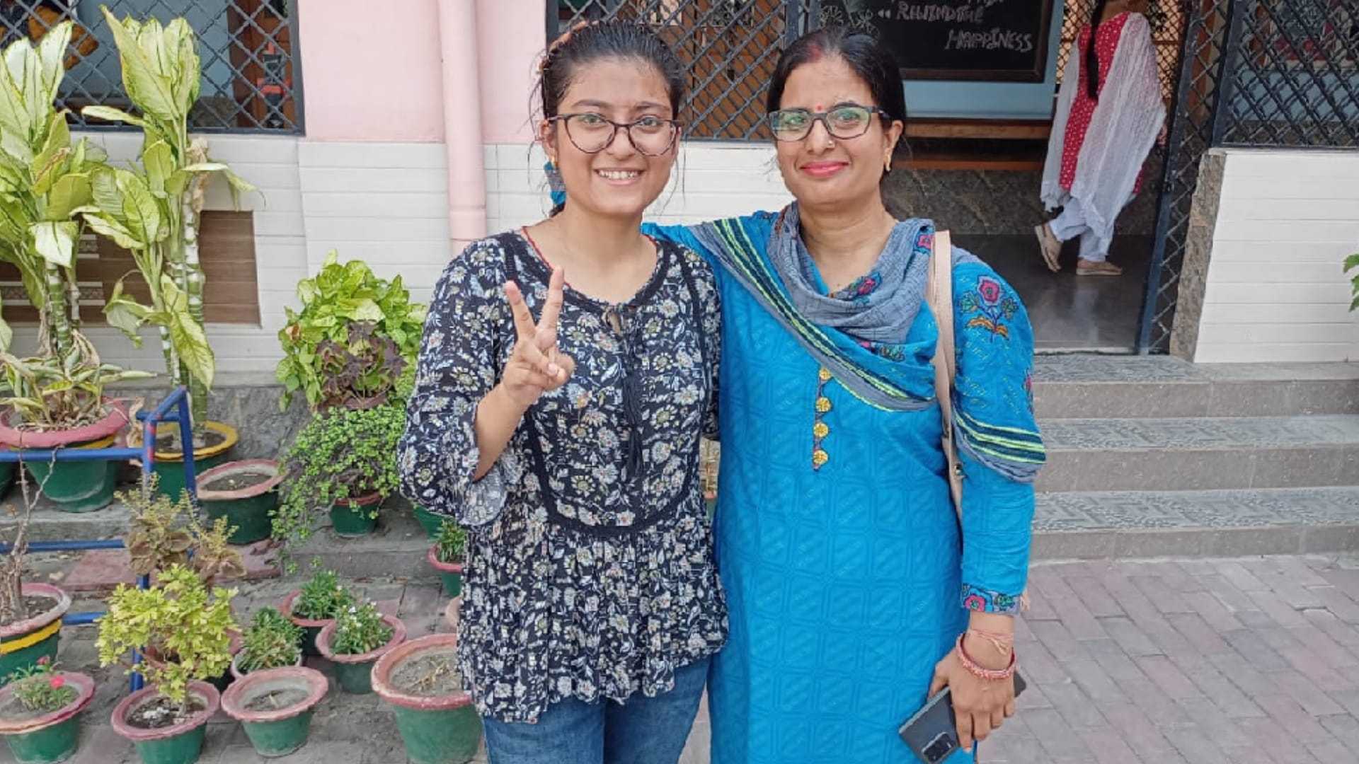UP Board Result 2022 Gorakhpur topper story