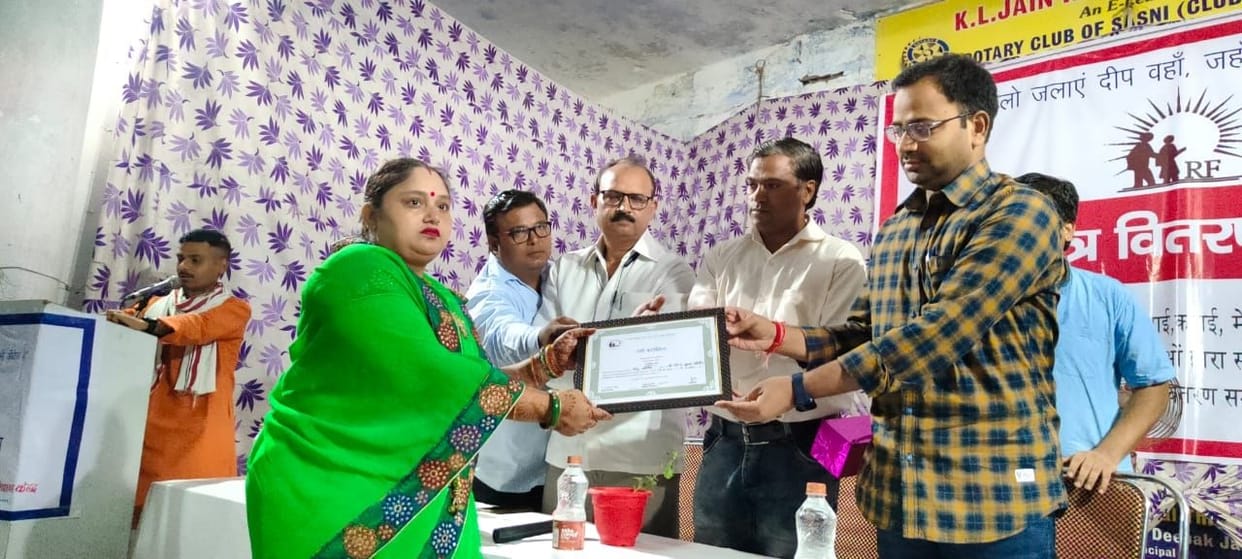 Hathras: Not only family, women have an important role in running the country: DM