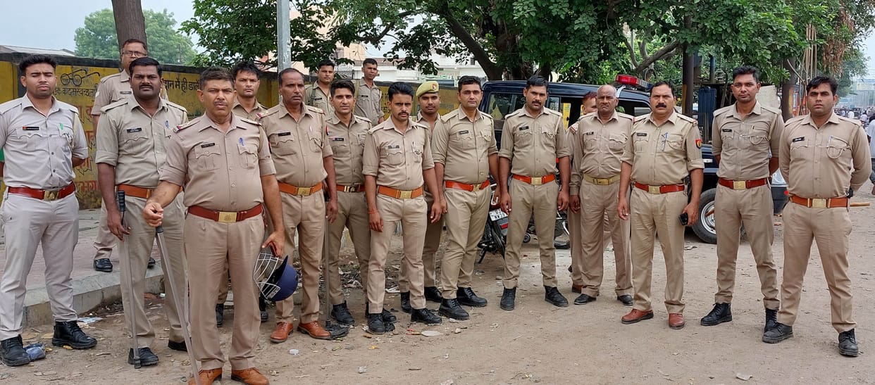 Hathras: Police force gathered on the message of social media