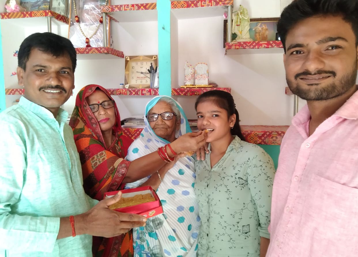 Safai Karamchari's daughter became topper of Shahjahanpur