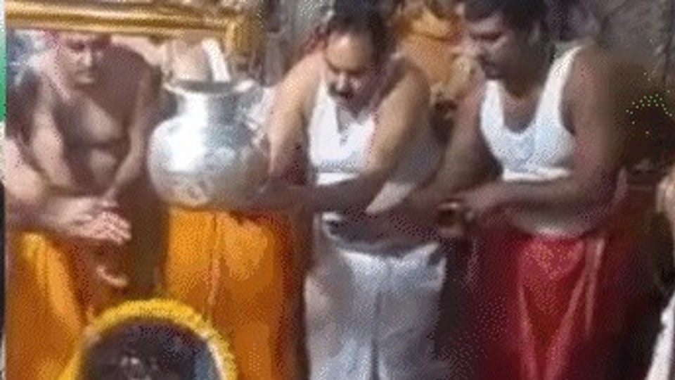MP News: Ritual of Mahamrityunjay Mantra is being done in Ujjain for the health benefits of Congress President Sonia Gandhi, daughter Priyanka is chanting
