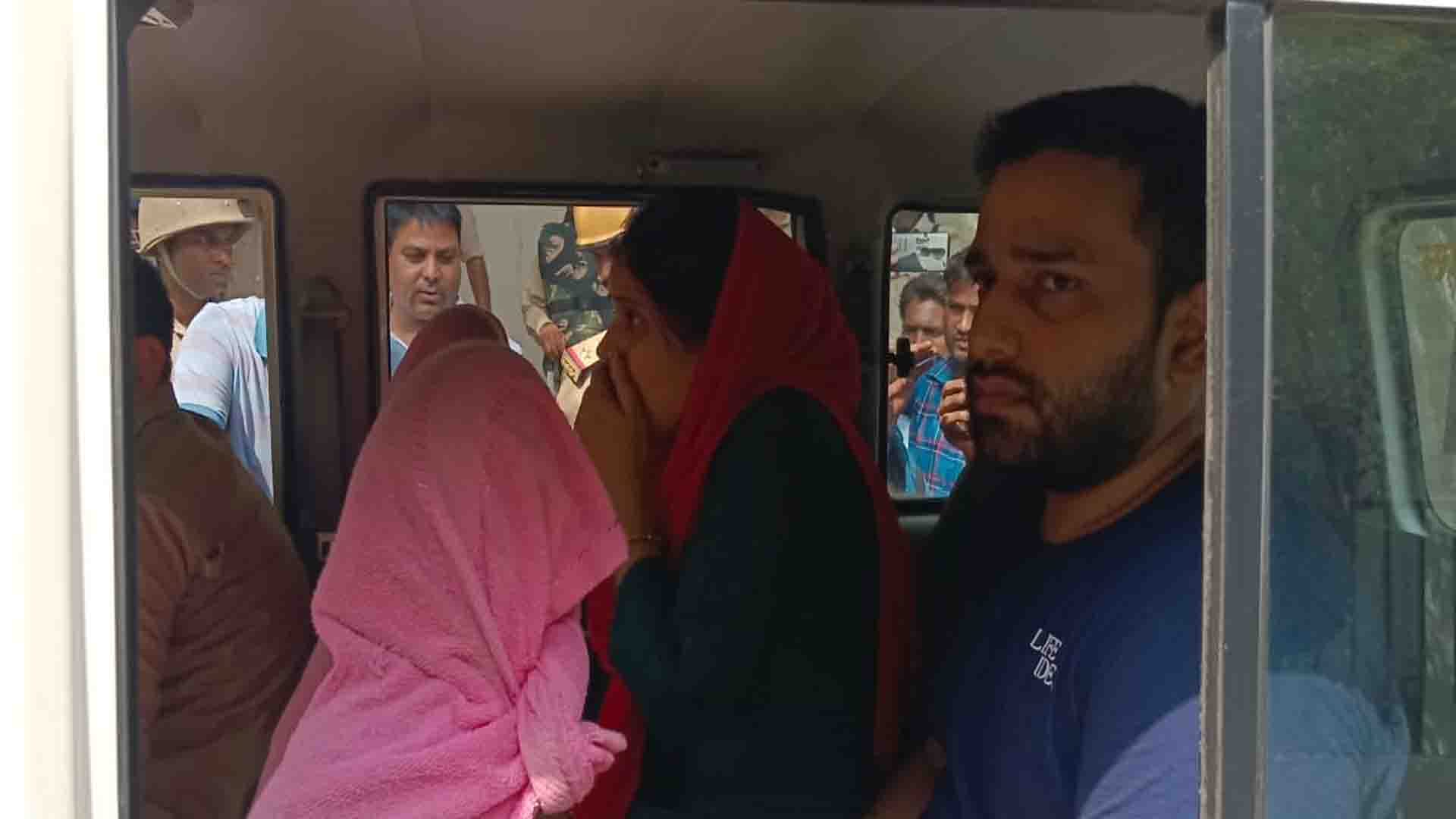 Kanpur: Son and daughter-in-law taken hostage, accused opened fire on police